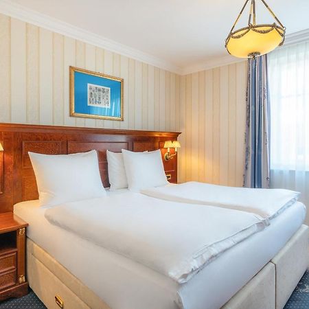 Seetelhotel Ahlbecker Hof ゼーバート・ヘリングスドルフ エクステリア 写真 A room at the hotel