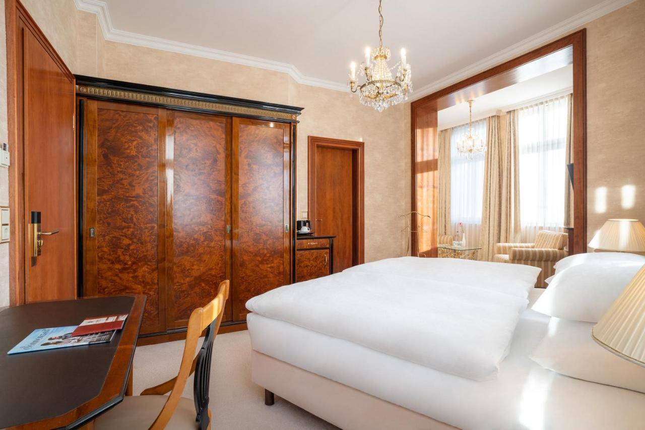 Seetelhotel Ahlbecker Hof ゼーバート・ヘリングスドルフ エクステリア 写真 A room at the Hotel Savoy