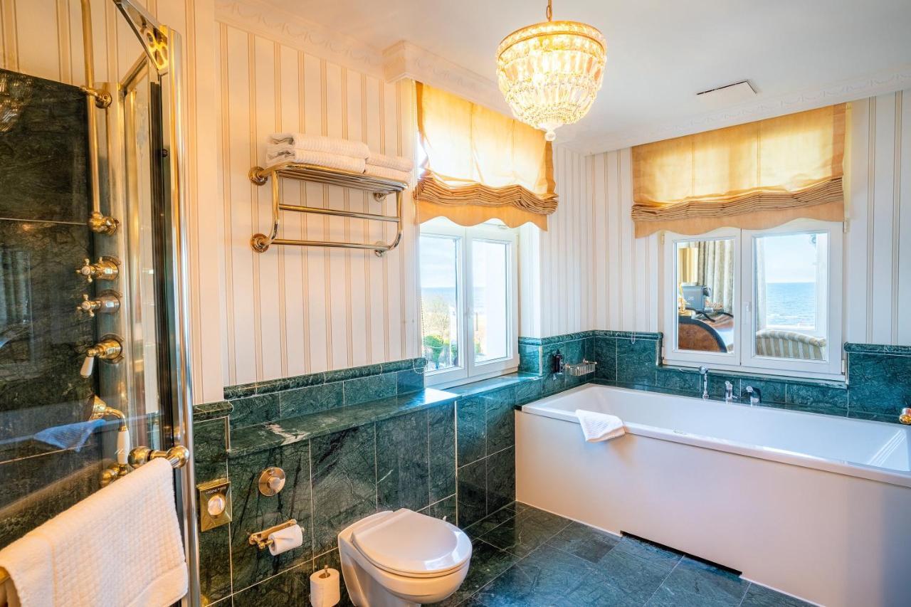 Seetelhotel Ahlbecker Hof ゼーバート・ヘリングスドルフ エクステリア 写真 Bathroom