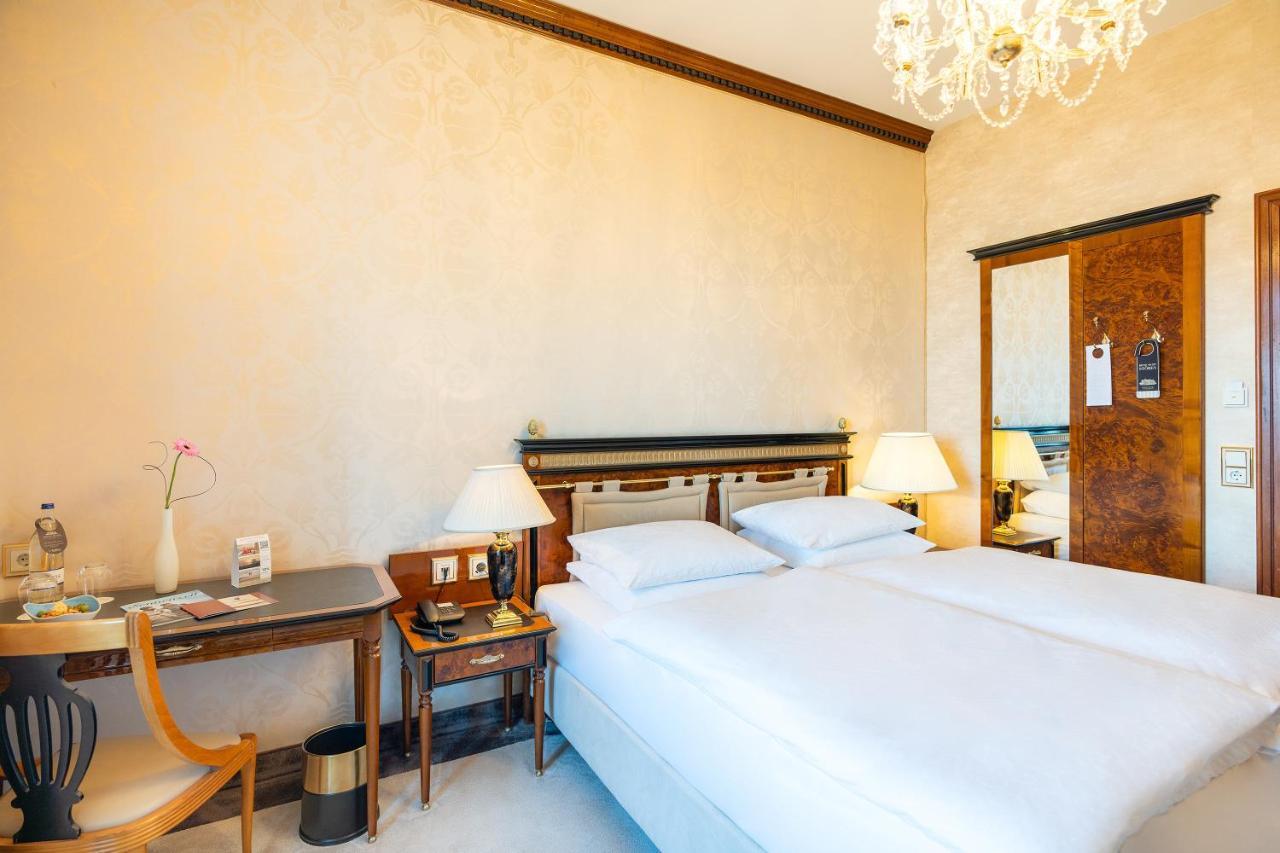 Seetelhotel Ahlbecker Hof ゼーバート・ヘリングスドルフ エクステリア 写真