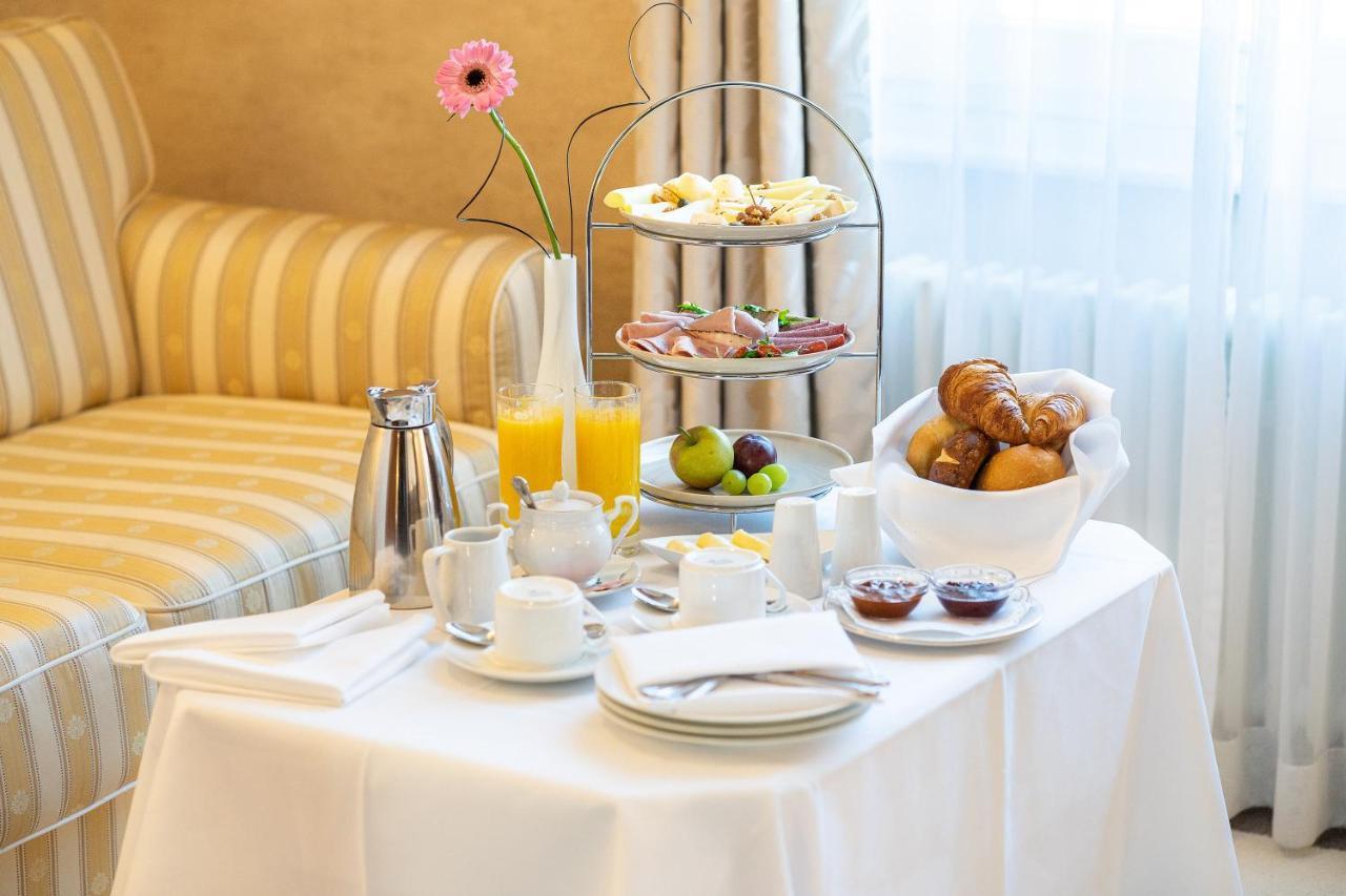 Seetelhotel Ahlbecker Hof ゼーバート・ヘリングスドルフ エクステリア 写真 Room service