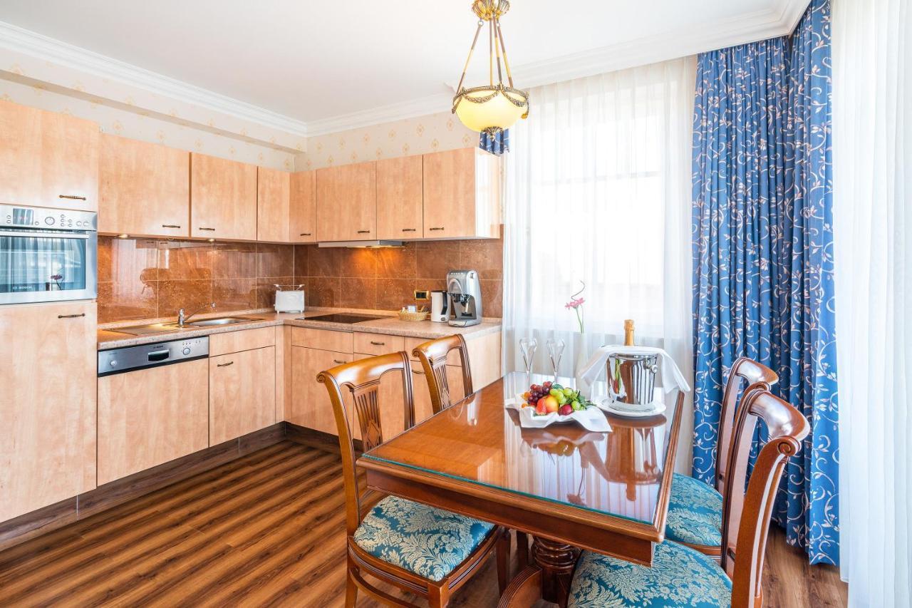 Seetelhotel Ahlbecker Hof ゼーバート・ヘリングスドルフ エクステリア 写真 A modern kitchen