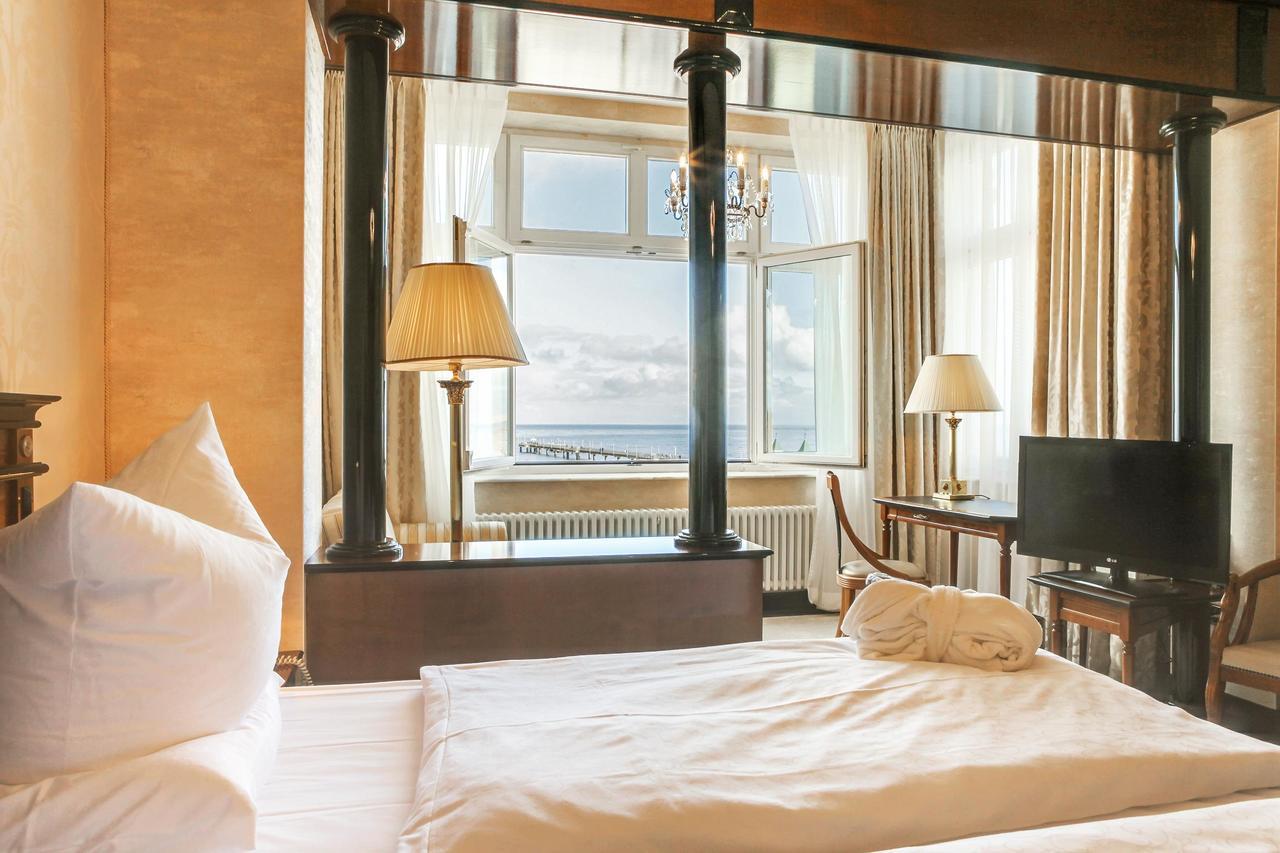 Seetelhotel Ahlbecker Hof ゼーバート・ヘリングスドルフ エクステリア 写真 A room at the hotel