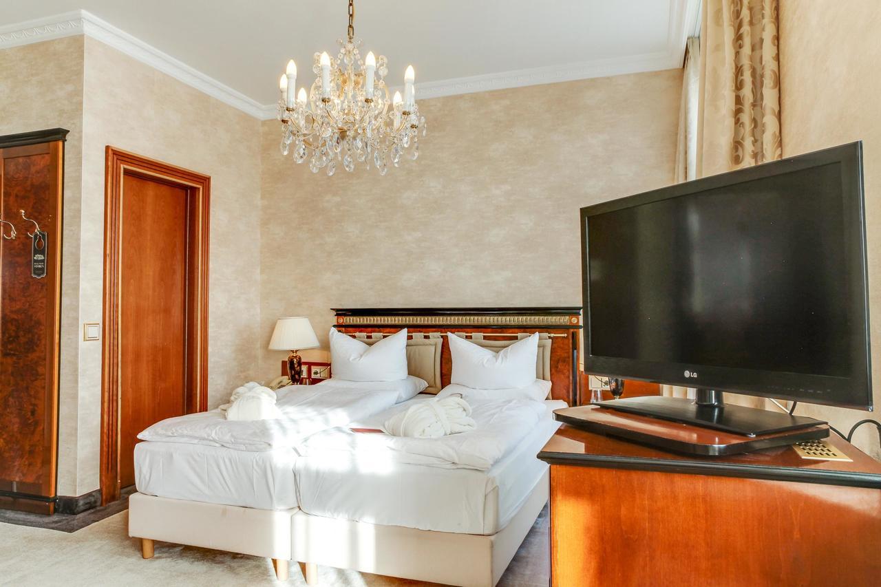 Seetelhotel Ahlbecker Hof ゼーバート・ヘリングスドルフ エクステリア 写真 A room at the hotel
