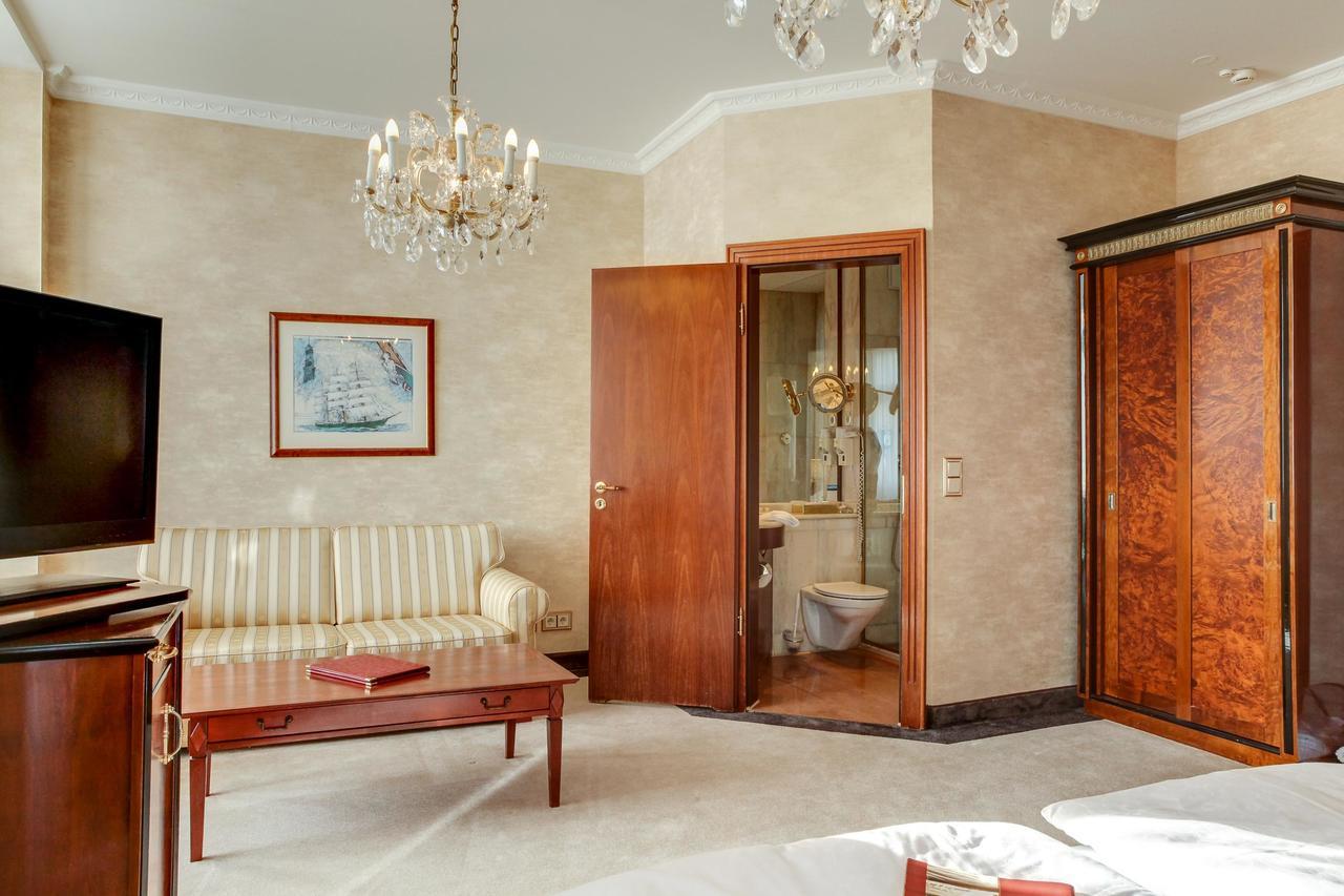 Seetelhotel Ahlbecker Hof ゼーバート・ヘリングスドルフ エクステリア 写真 A room at the hotel