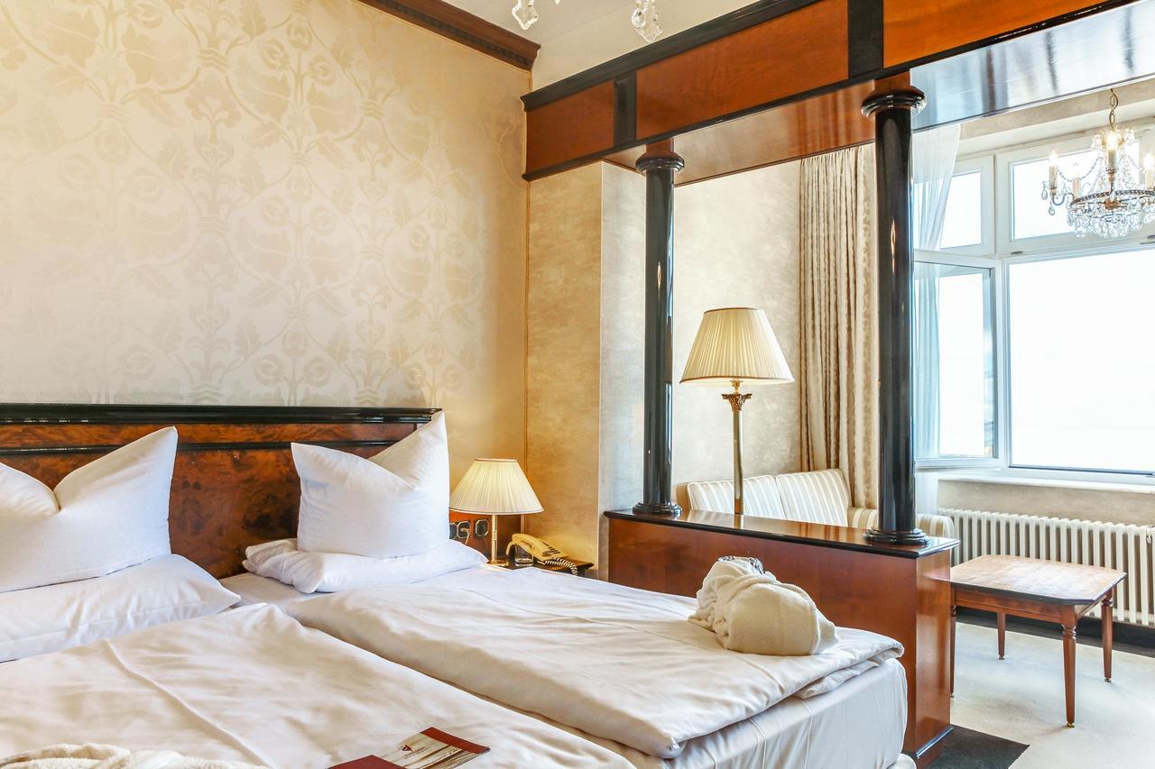 Seetelhotel Ahlbecker Hof ゼーバート・ヘリングスドルフ エクステリア 写真 A room at the hotel
