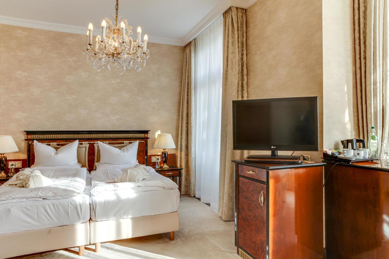 Seetelhotel Ahlbecker Hof ゼーバート・ヘリングスドルフ エクステリア 写真