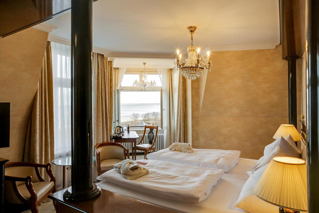 Seetelhotel Ahlbecker Hof ゼーバート・ヘリングスドルフ エクステリア 写真 A room at the hotel