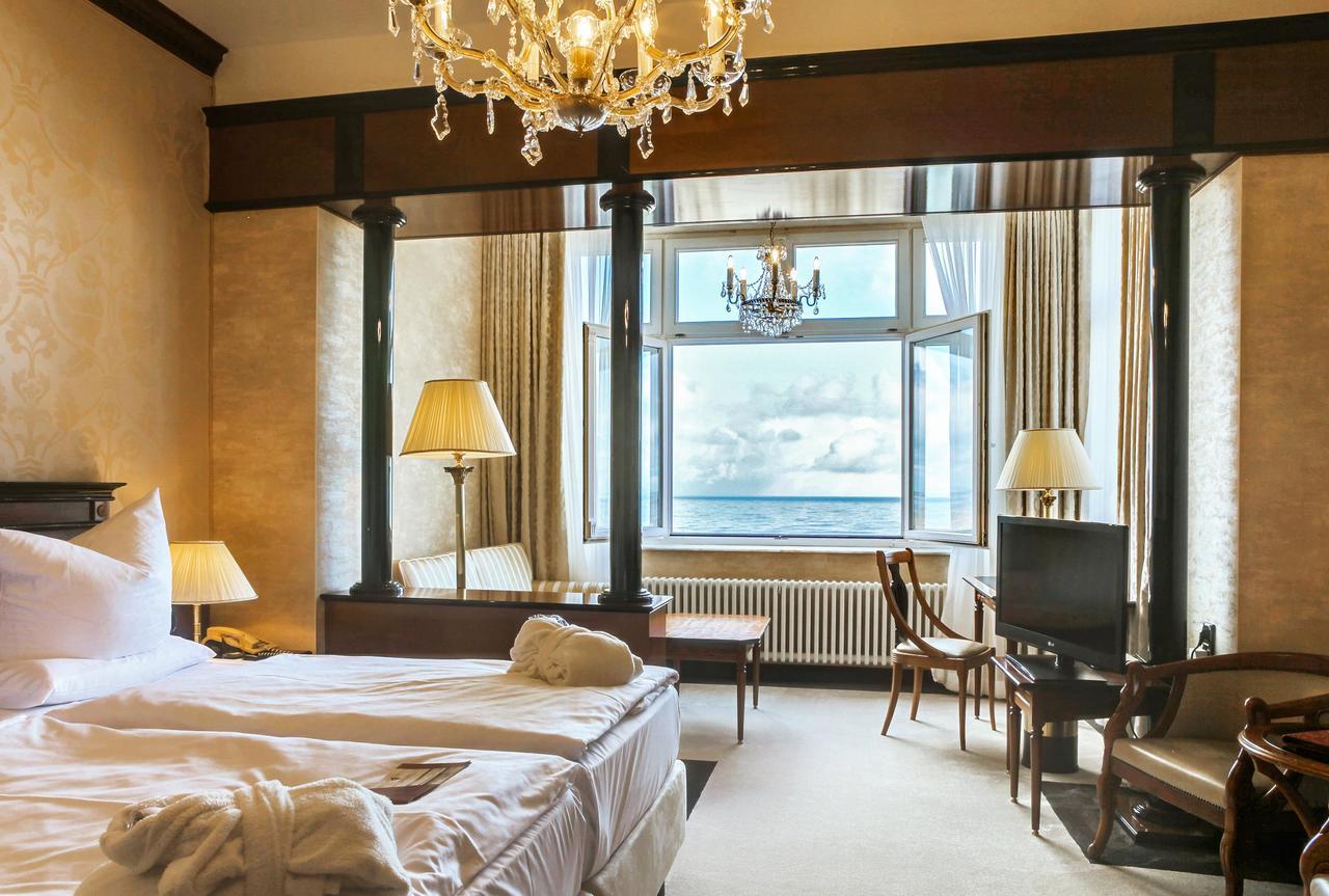 Seetelhotel Ahlbecker Hof ゼーバート・ヘリングスドルフ エクステリア 写真 A room at the hotel