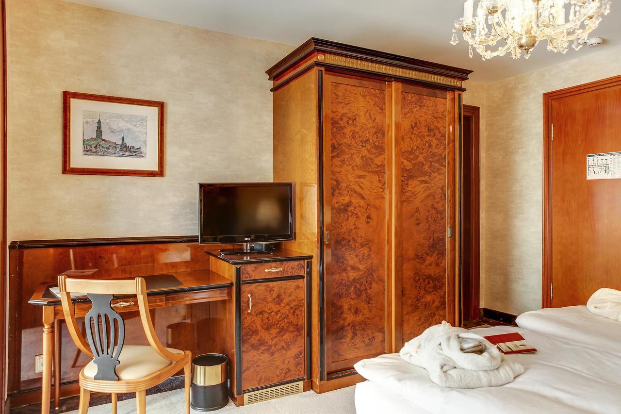 Seetelhotel Ahlbecker Hof ゼーバート・ヘリングスドルフ エクステリア 写真 A room at the hotel