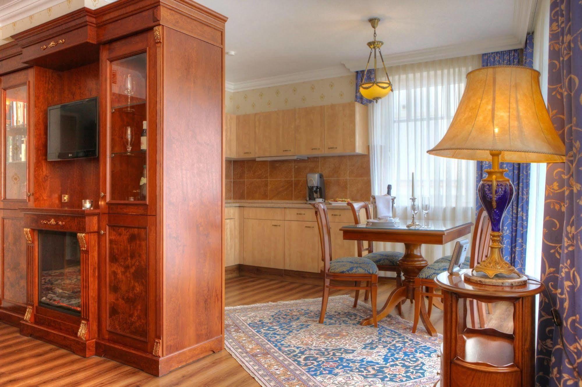 Seetelhotel Ahlbecker Hof ゼーバート・ヘリングスドルフ エクステリア 写真 A typical apartment