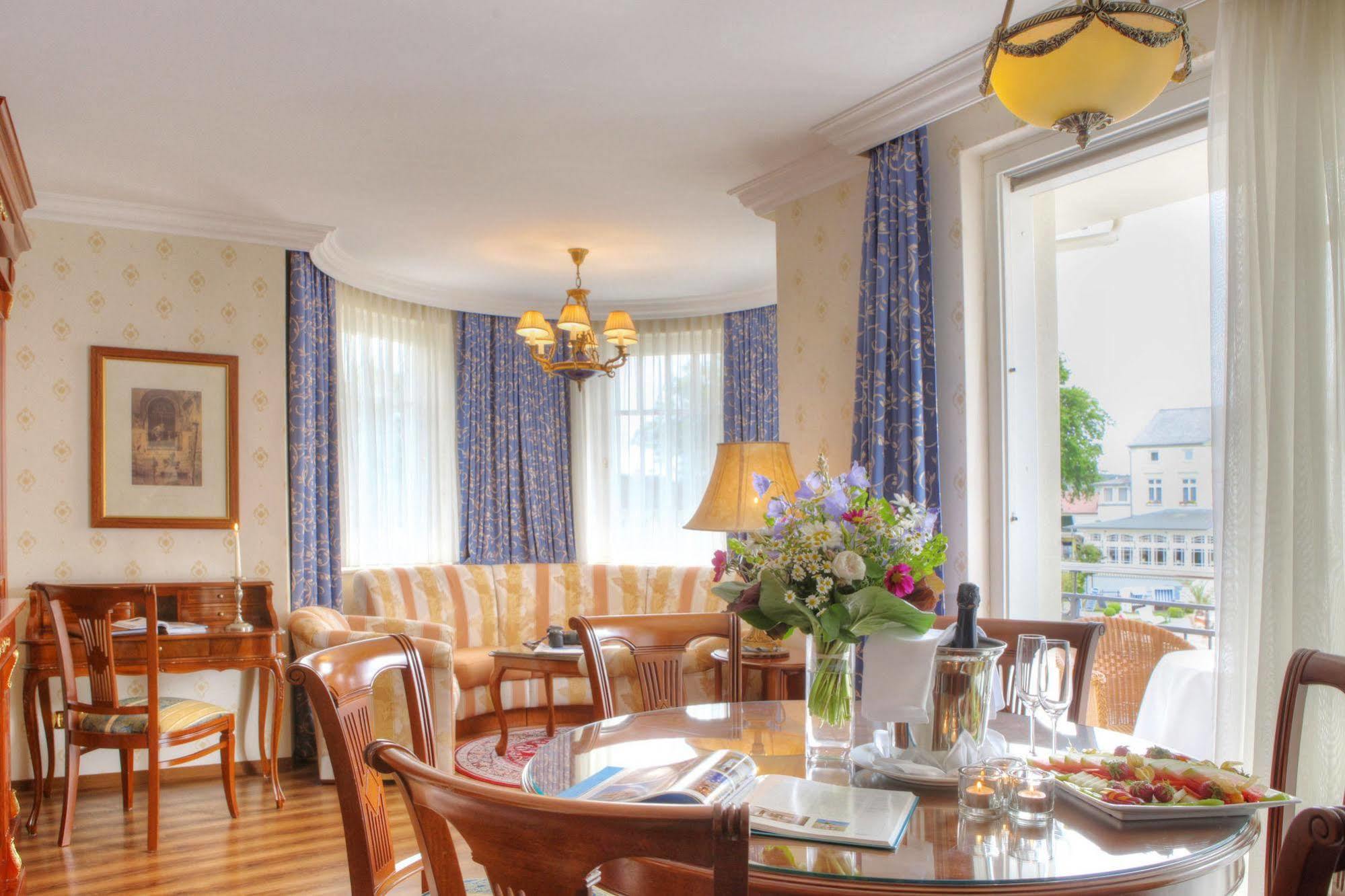 Seetelhotel Ahlbecker Hof ゼーバート・ヘリングスドルフ エクステリア 写真 A suite at the Hotel de France