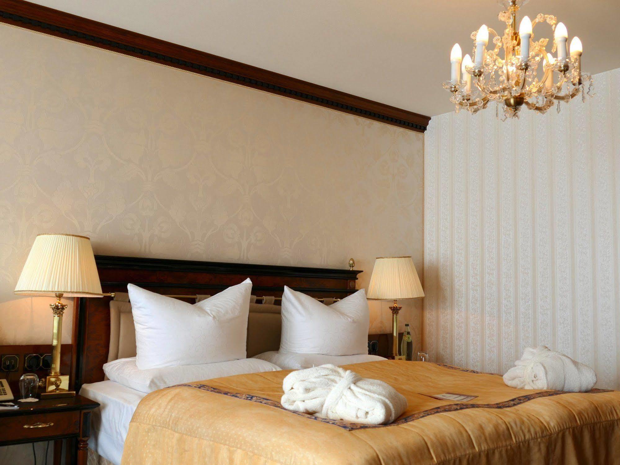 Seetelhotel Ahlbecker Hof ゼーバート・ヘリングスドルフ エクステリア 写真 A bedroom at the hotel