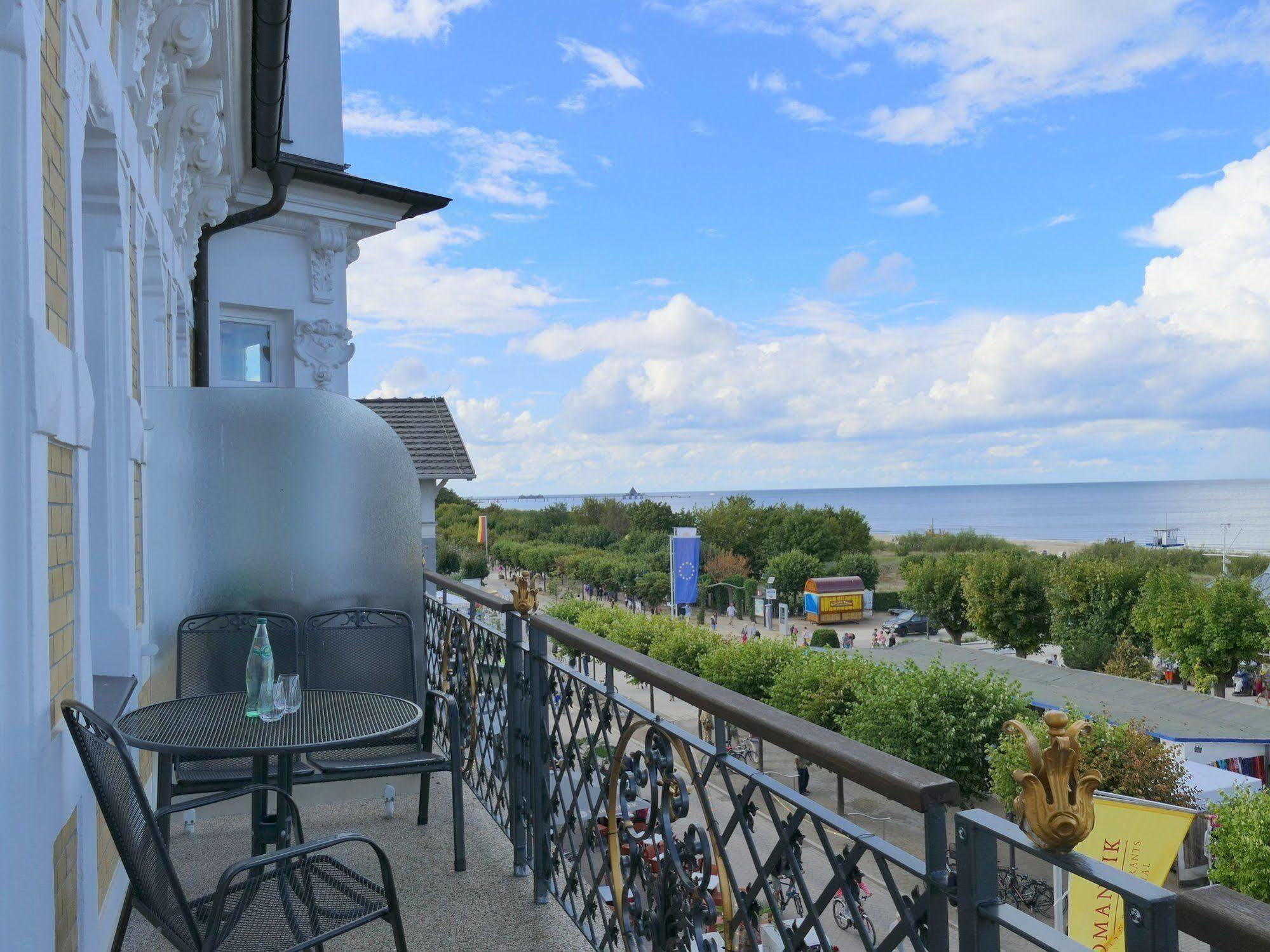 Seetelhotel Ahlbecker Hof ゼーバート・ヘリングスドルフ エクステリア 写真 Baltic Sea view from the balcony of a hotel in Pärnu, Estonia
