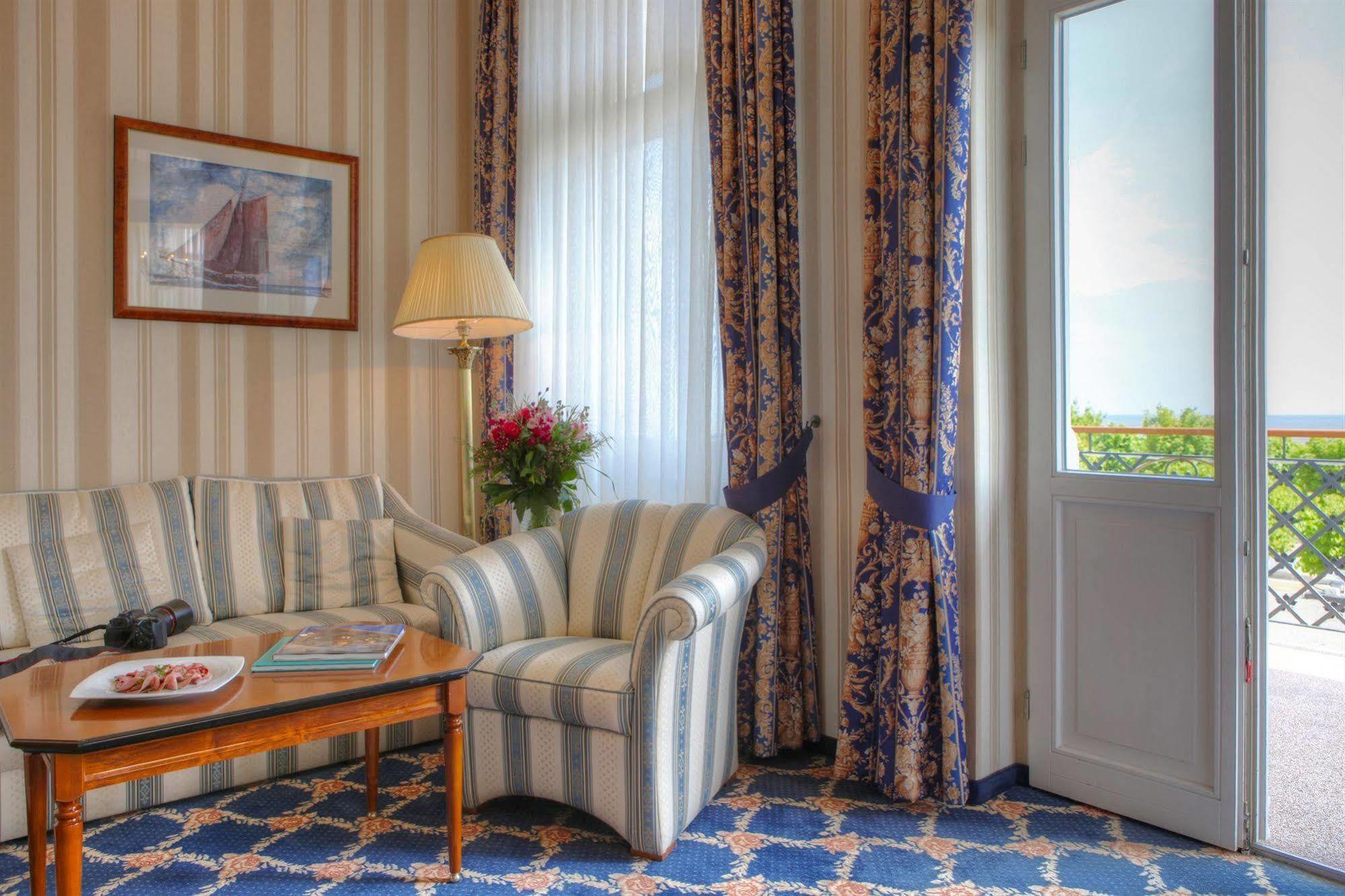 Seetelhotel Ahlbecker Hof ゼーバート・ヘリングスドルフ エクステリア 写真 A room at the hotel