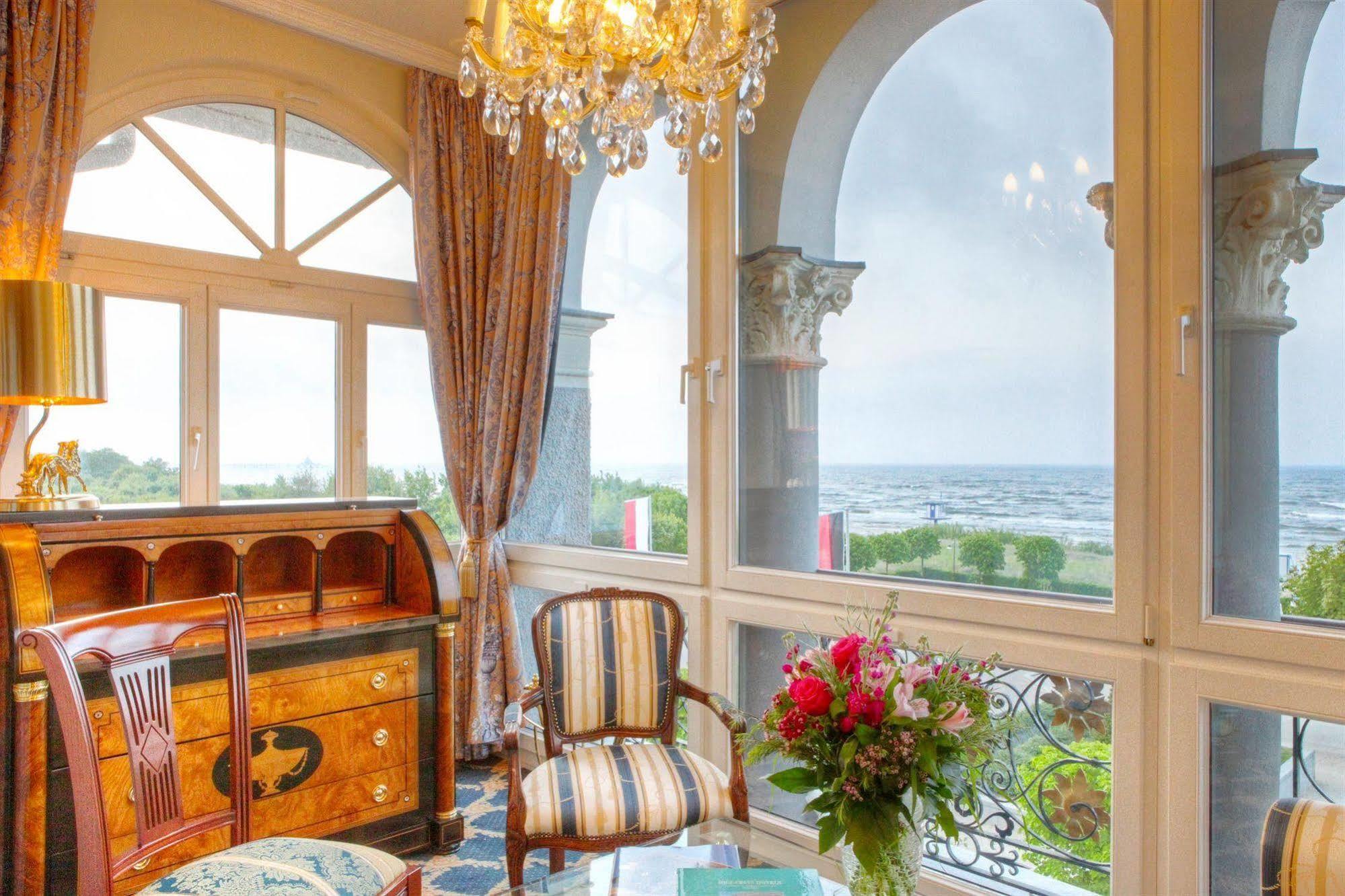 Seetelhotel Ahlbecker Hof ゼーバート・ヘリングスドルフ エクステリア 写真 Interior of the hotel
