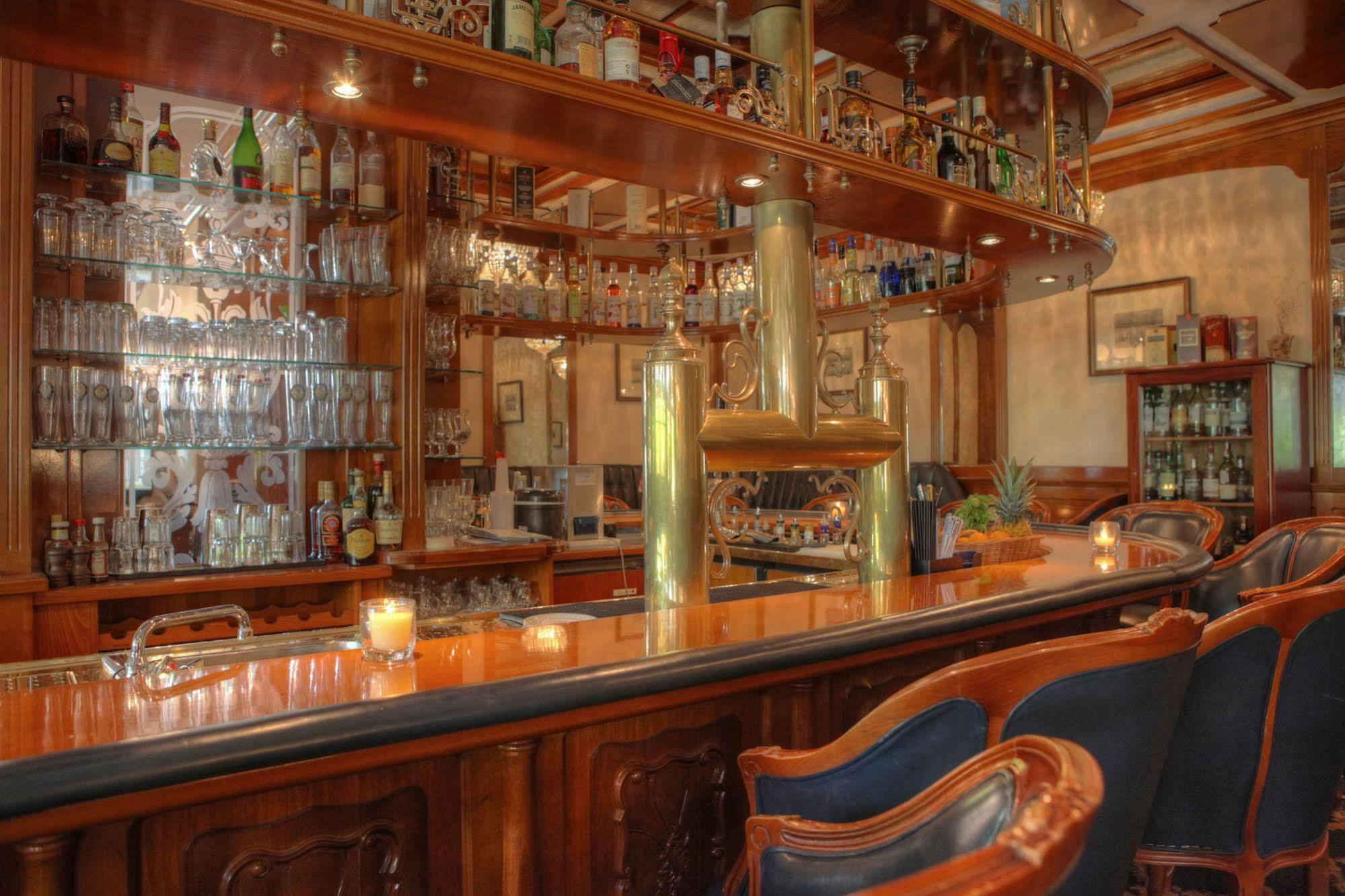 Seetelhotel Ahlbecker Hof ゼーバート・ヘリングスドルフ エクステリア 写真 The bar at the Hotel de Ville