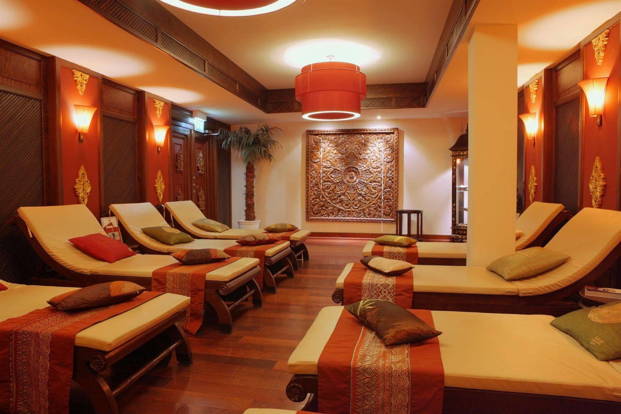 Seetelhotel Ahlbecker Hof ゼーバート・ヘリングスドルフ エクステリア 写真 A relaxation room at a spa