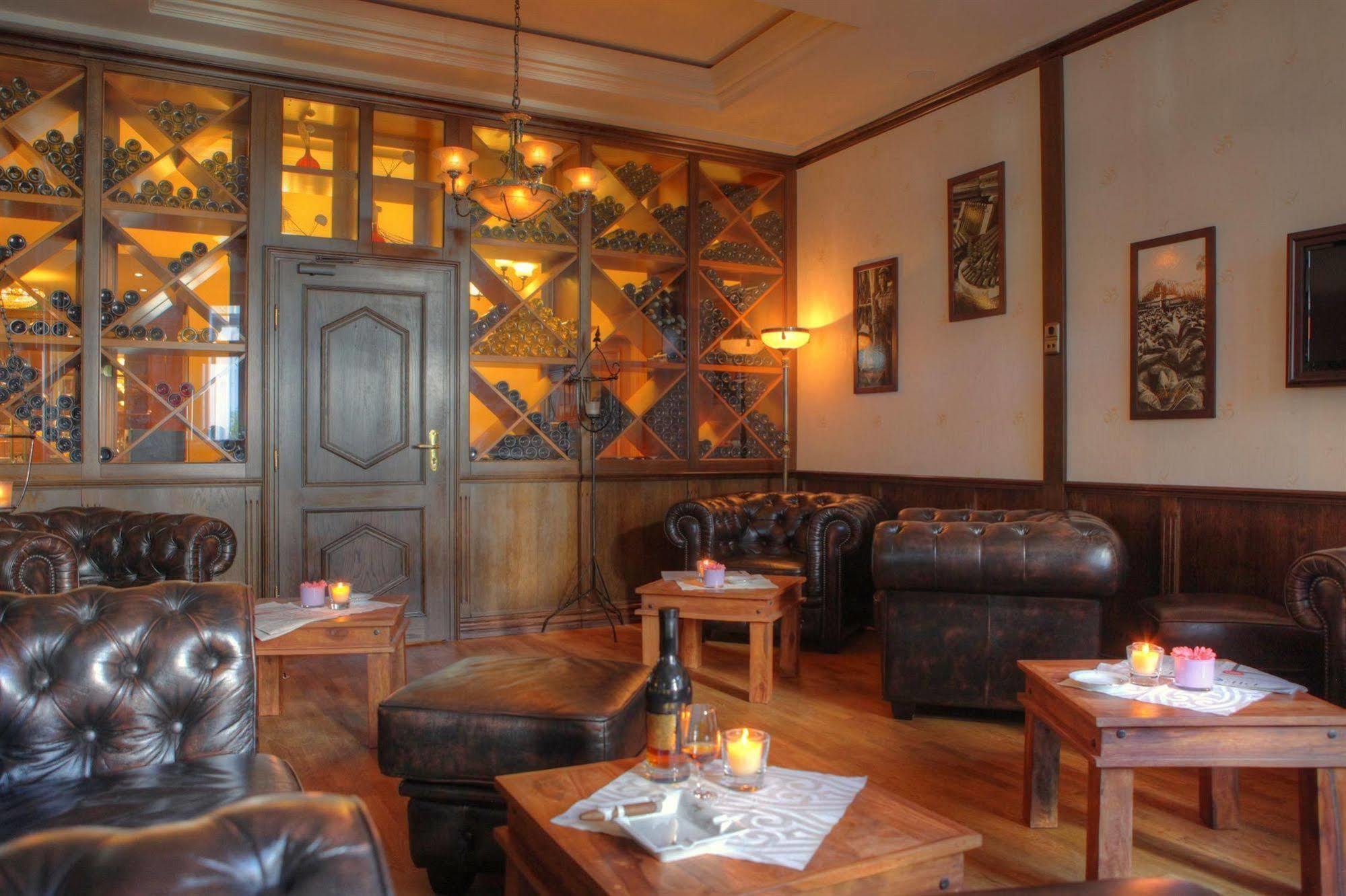 Seetelhotel Ahlbecker Hof ゼーバート・ヘリングスドルフ エクステリア 写真 Interior of a wine bar in Germany