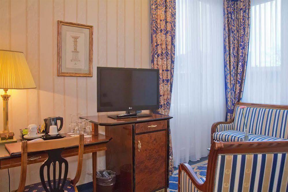 Seetelhotel Ahlbecker Hof ゼーバート・ヘリングスドルフ エクステリア 写真 A room at the hotel