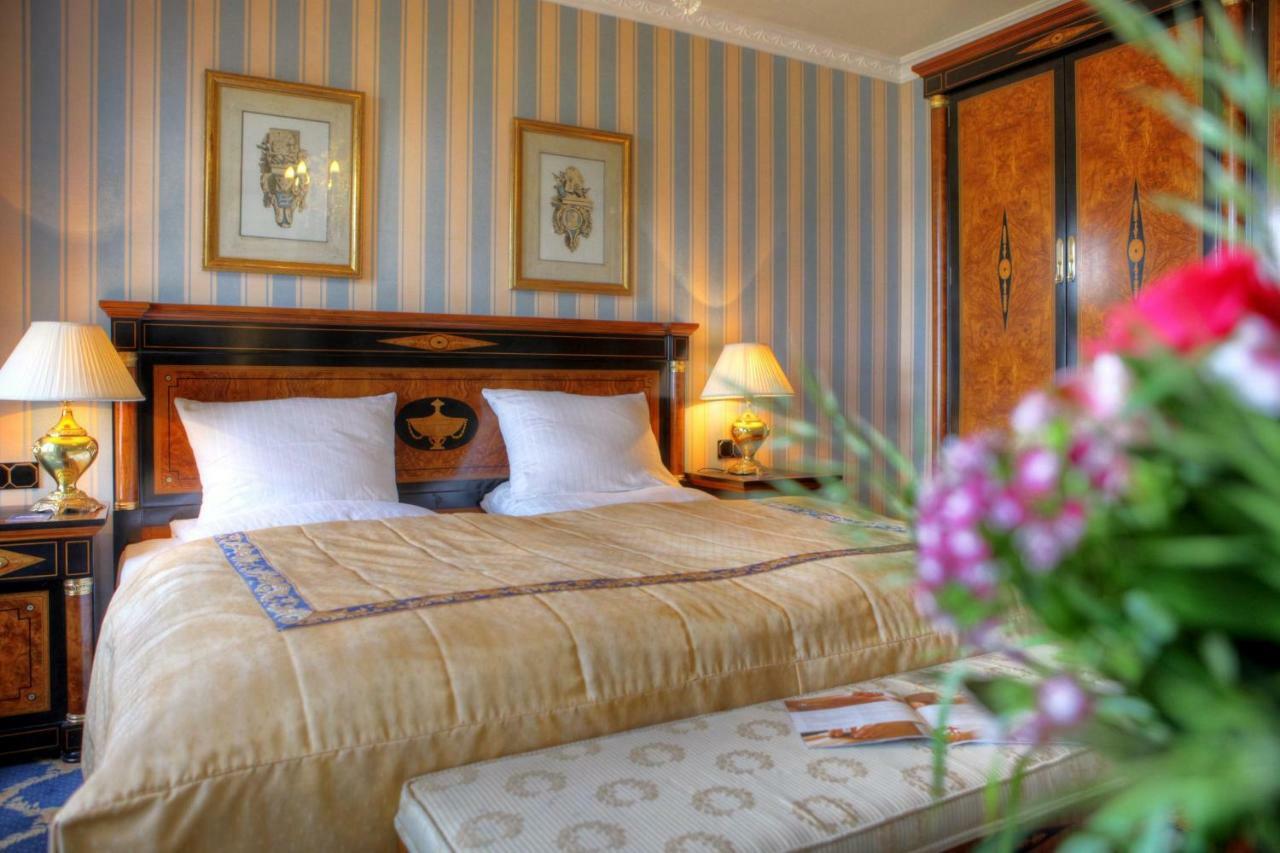 Seetelhotel Ahlbecker Hof ゼーバート・ヘリングスドルフ エクステリア 写真 A bedroom at the hotel
