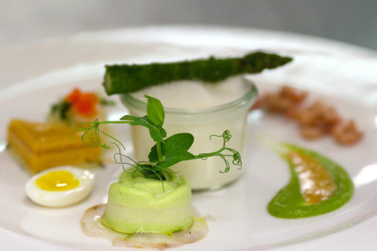 Seetelhotel Ahlbecker Hof ゼーバート・ヘリングスドルフ エクステリア 写真 A green asparagus dish